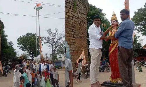 दशहरा उत्सव पूरे जोश में..ग्रामीणों ने फहराया राष्ट्रीय ध्वज दशहरा उत्सव पूरे जोश में..ग्रामीणों ने फहराया राष्ट्रीय ध्वज