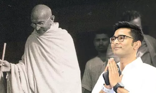 Gandhiji को श्रद्धांजलि देते हुए अभिषेक ने क्या कहा?