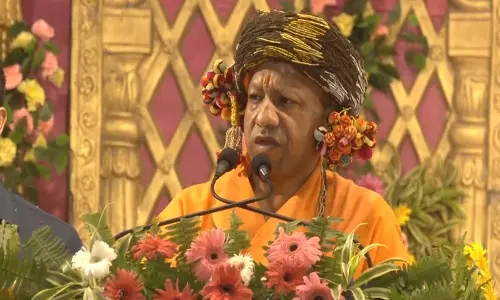 यूपी के CM योगी आदित्यनाथ विजयादशमी पर विजय शोभा यात्रा में हुए शामिल