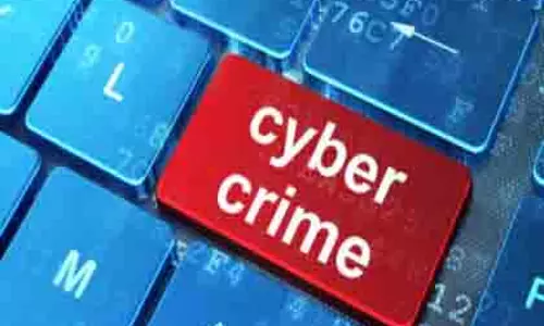 Mumbai: साइबर फ्रॉड, पुलिस कर्मी के खाते से उड़ाए लाखों रुपये Mumbai: साइबर फ्रॉड, पुलिस कर्मी के खाते से उड़ाए लाखों रुपये