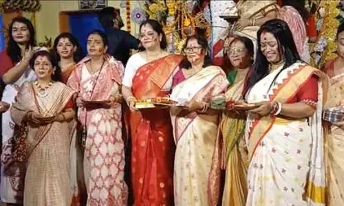 गयाजी में मां दुर्गा की विदाई, बंगाली महिलाओं ने ‘सिंदूर खेला’ से मनाया पर्व