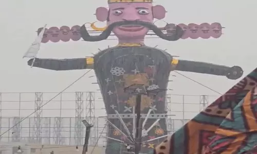 रावण का जलना बारिश की वजह से रद्द, लोग झमाझम बारिश का ले रहे मजा रावण का जलना बारिश की वजह से रद्द, लोग झमाझम बारिश का ले रहे मजा