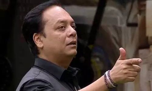 दर्शकों पर भड़के बिग बॉस कंटेस्टेंट जीशान कादरी दर्शकों पर भड़के बिग बॉस कंटेस्टेंट जीशान कादरी
