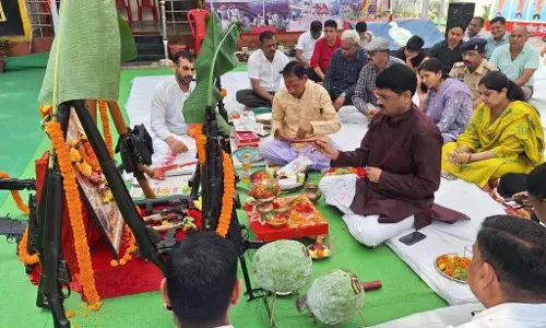 बिलासपुर पुलिस लाइन में परंपरागत शस्त्र पूजन, सुरक्षा व अनुशासन का संकल्प बिलासपुर पुलिस लाइन में परंपरागत शस्त्र पूजन, सुरक्षा व अनुशासन का संकल्प