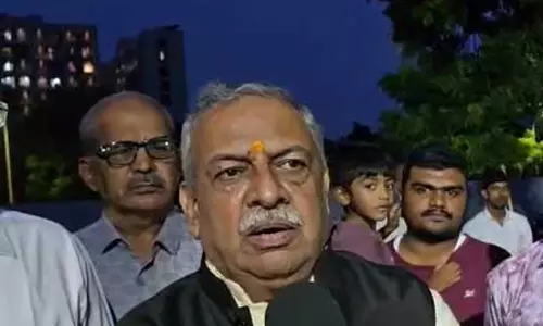 विजयादशमी पर शस्त्र पूजा: सेवानिवृत्त न्यायाधीश बोले – “अहिंसा की बात शेर के मुंह से अच्छी लगती है”