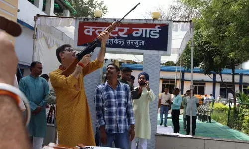 सरगुजा पुलिस ने विजयादशमी पर्व पर शस्त्र एवं वाहन पूजन कर किया हर्ष फायर सरगुजा पुलिस ने विजयादशमी पर्व पर शस्त्र एवं वाहन पूजन कर किया हर्ष फायर