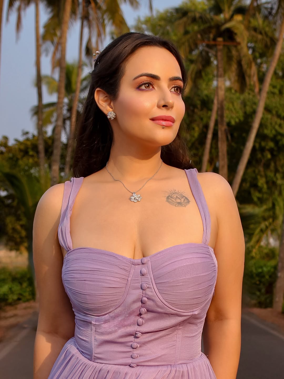 आंचल मुंजाल ने फ्लॉन्ट किया फिगर
