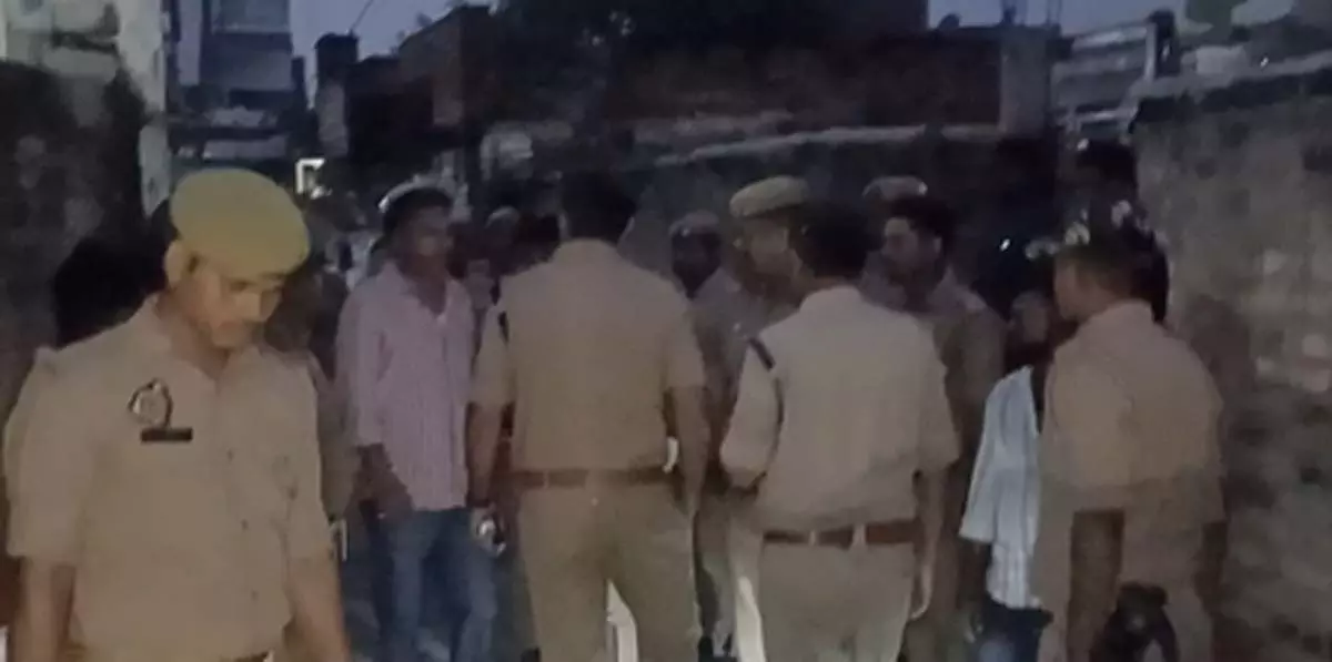 नाराज प्रेमी ने घर में घुसकर प्रेमिका को मारी गोली, बाद में की खुदकुशी नाराज प्रेमी ने घर में घुसकर प्रेमिका को मारी गोली, बाद में की खुदकुशी