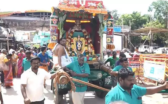Tamil Nadu : मदुरै तल्लाकुलम पेरुमल मंदिर दिथिरथीर महोत्सव Tamil Nadu : मदुरै तल्लाकुलम पेरुमल मंदिर दिथिरथीर महोत्सव