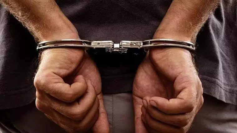 गायक विपुल छेड़ा को जौहरी से 5.41 लाख की धोखाधड़ी के आरोप में पुलिस ने गिरफ्तार किया गायक विपुल छेड़ा को जौहरी से 5.41 लाख की धोखाधड़ी के आरोप में पुलिस ने गिरफ्तार किया