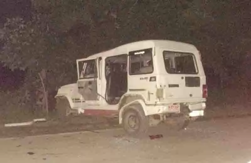 Panna: दुर्गा विसर्जन जुलूस पर बोलेरो की टक्कर, 2 की मौत, 12 घायल Panna: दुर्गा विसर्जन जुलूस पर बोलेरो की टक्कर, 2 की मौत, 12 घायल
