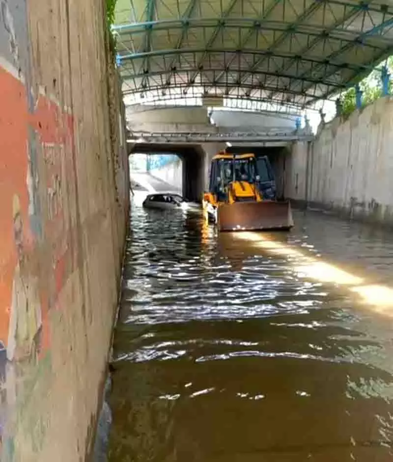 Ropar में रेलवे अंडरपास बारिश के हफ्तों बाद भी जलमग्न Ropar में रेलवे अंडरपास बारिश के हफ्तों बाद भी जलमग्न