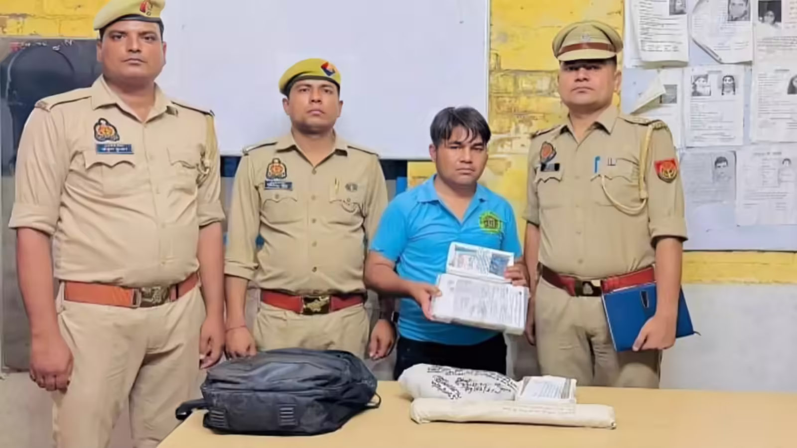 Etawah: कालका एक्सप्रेस के इंजन में फर्जी लोको पायलट का पर्दाफाश Etawah: कालका एक्सप्रेस के इंजन में फर्जी लोको पायलट का पर्दाफाश