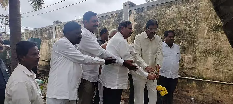 स्वतंत्रता सेनानियों की आदर्श नीति: Bachegowda स्वतंत्रता सेनानियों की आदर्श नीति: Bachegowda