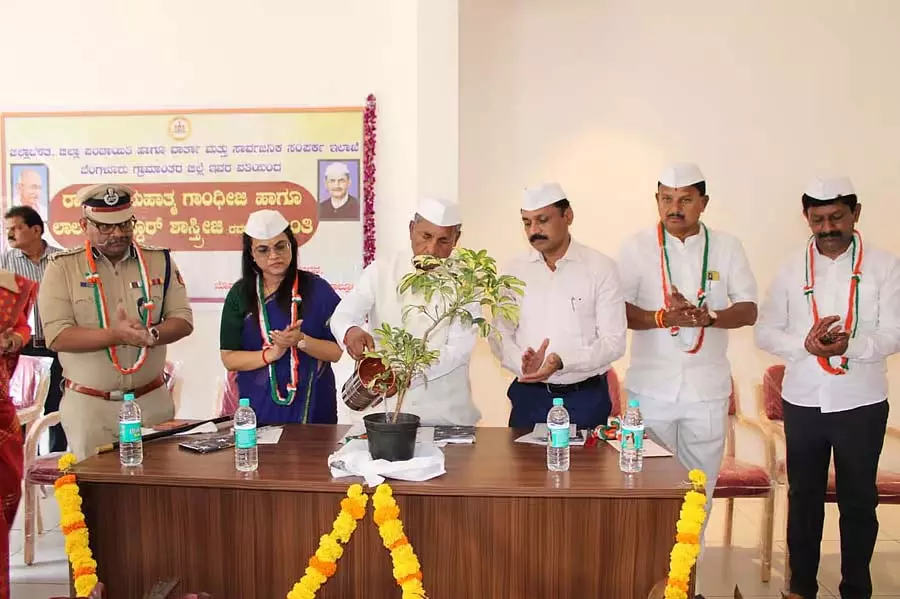 जिले में गांधी स्मारक का निर्माण: K.H. Muniyappa जिले में गांधी स्मारक का निर्माण: K.H. Muniyappa