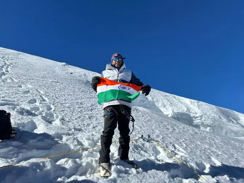 Hisar के प्रोफेसर ने 6,387 मीटर ऊंची ब्लैक पीक पर चढ़ाई की Hisar के प्रोफेसर ने 6,387 मीटर ऊंची ब्लैक पीक पर चढ़ाई की