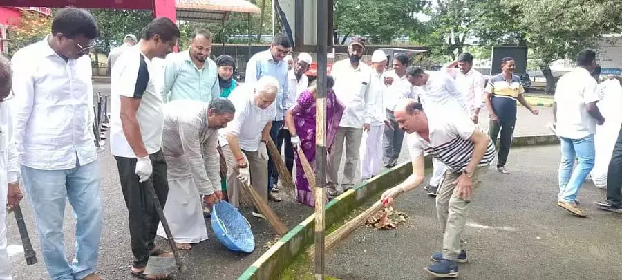 स्वच्छता और कड़ी मेहनत जारी रखें: MLA RV Deshpande स्वच्छता और कड़ी मेहनत जारी रखें: MLA RV Deshpande