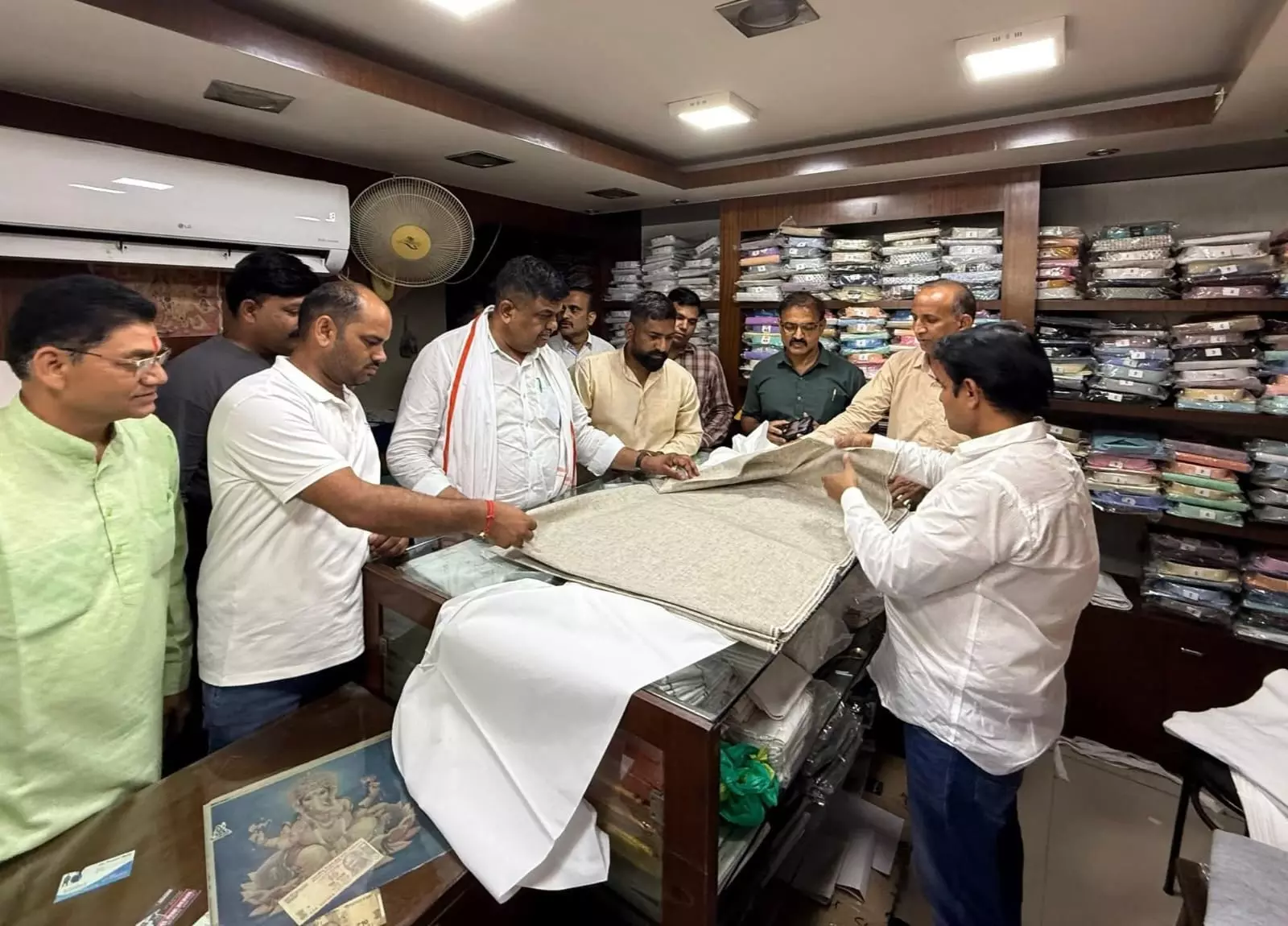 Jaipur: वन राज्यमंत्री ने लोकल फॉर वोकल और स्वदेशी संस्कृति को किया उजागर Jaipur: वन राज्यमंत्री ने लोकल फॉर वोकल और स्वदेशी संस्कृति को किया उजागर