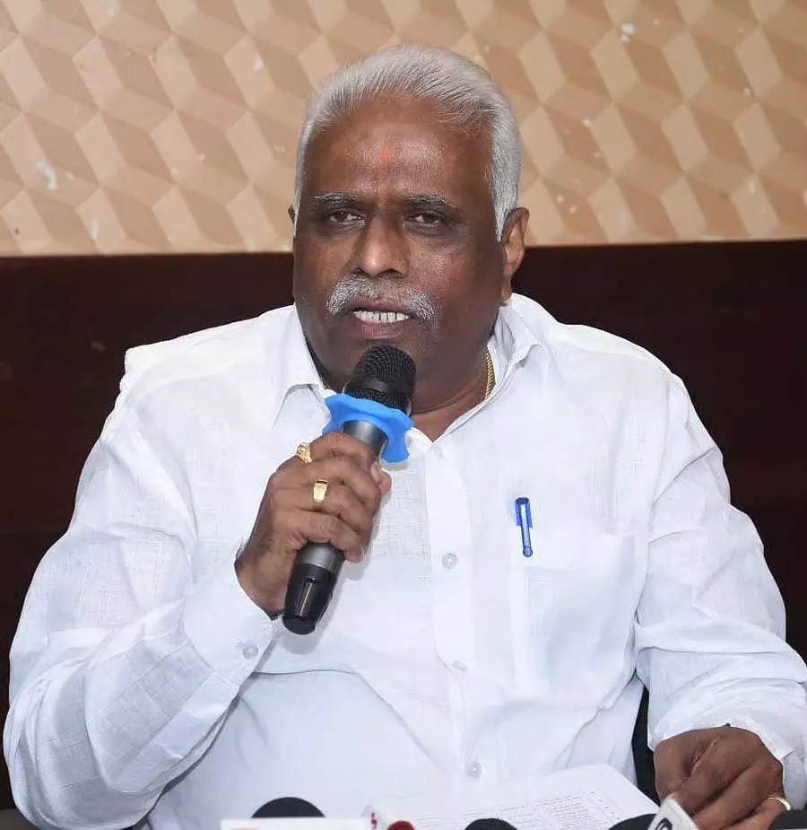 बेलगाम को विभाजित कर नया जिला घोषित किया जाना चाहिए: MP Iranna Kadadi बेलगाम को विभाजित कर नया जिला घोषित किया जाना चाहिए: MP Iranna Kadadi