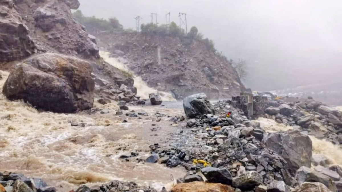 Gajapati: ओडिशा में आफत की बारिश, भूस्खलन से बिगड़े हालात Gajapati: ओडिशा में आफत की बारिश, भूस्खलन से बिगड़े हालात