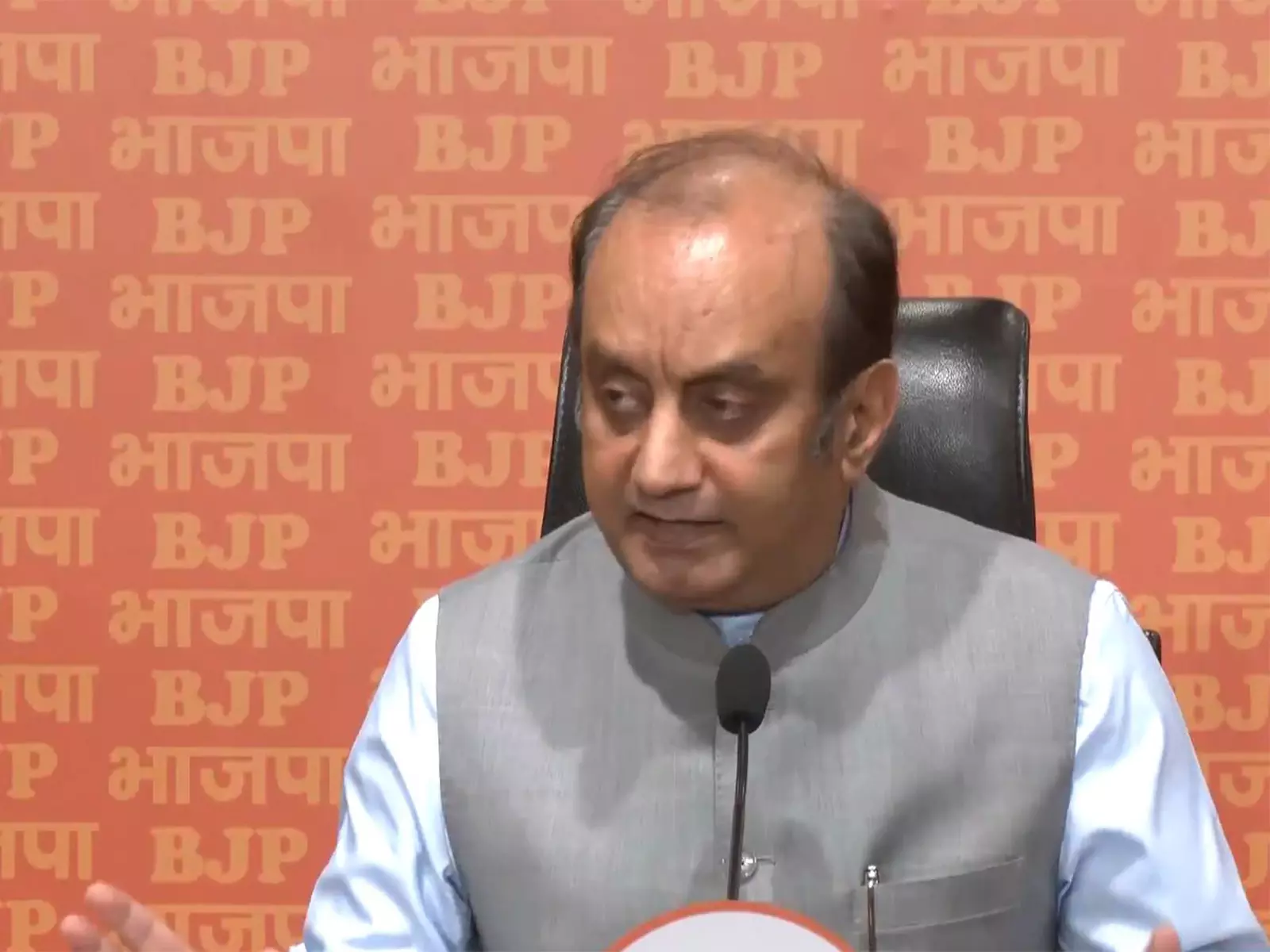 कोलंबिया में राहुल गांधी के बयान पर BJP नेता का तंज कोलंबिया में राहुल गांधी के बयान पर BJP नेता का तंज