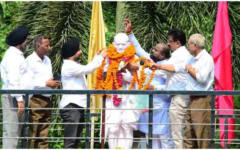 Jalandhar: गांधी, शास्त्री को जयंती पर याद किया गया Jalandhar: गांधी, शास्त्री को जयंती पर याद किया गया