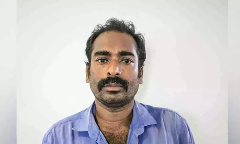 Kerala : अलग रह रही पत्नी को धमकाने के आरोप में युवक गिरफ्तार Kerala : अलग रह रही पत्नी को धमकाने के आरोप में युवक गिरफ्तार
