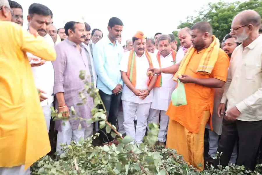 Aland : विभिन्न स्थानों पर विजयादशमी का त्यौहार धूमधाम से मनाया गया Aland : विभिन्न स्थानों पर विजयादशमी का त्यौहार धूमधाम से मनाया गया