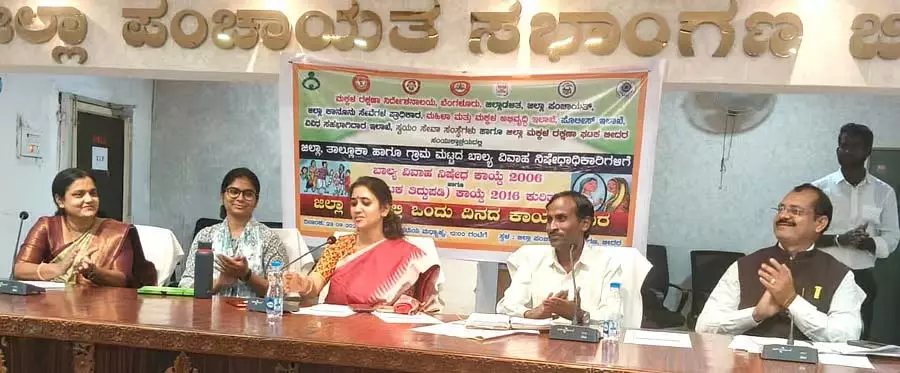 बाल विवाह कई समस्याओं का कारण बनता है: उपायुक्त शिल्पा शर्मा बाल विवाह कई समस्याओं का कारण बनता है: उपायुक्त शिल्पा शर्मा