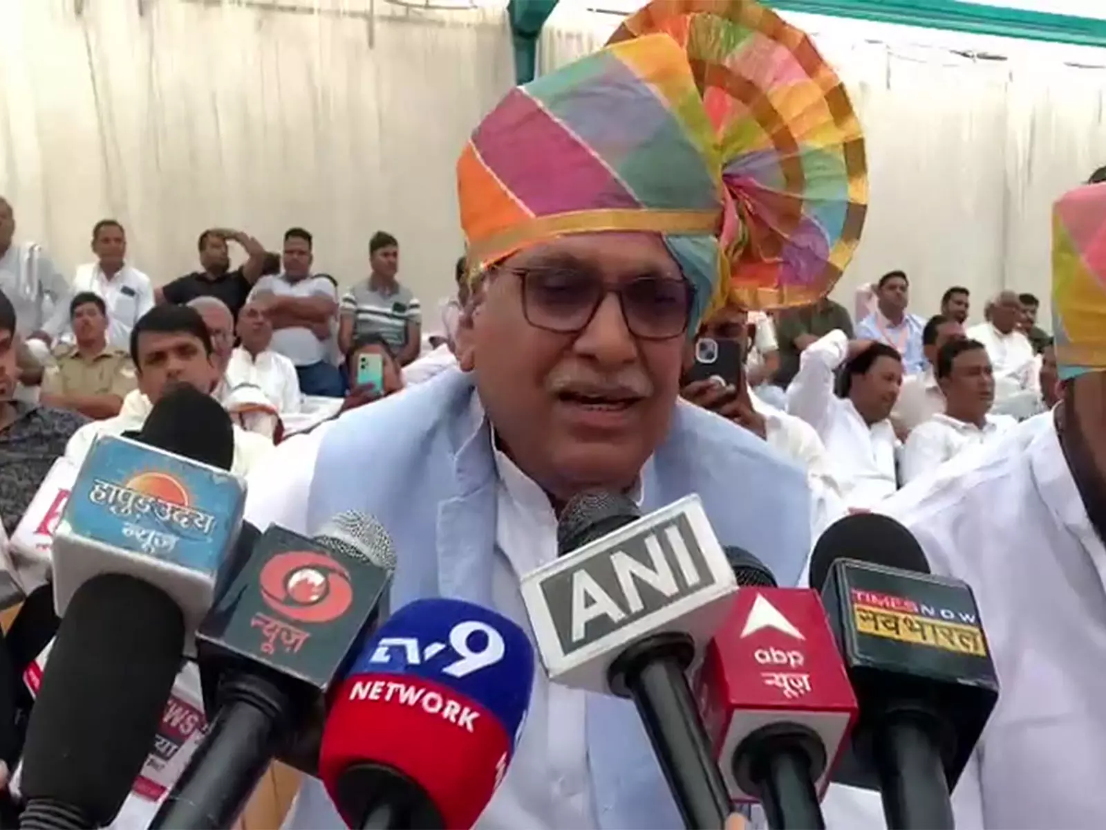 सपा नेता बाबू सिंह ने पूर्व मंत्री गायत्री प्रजापति पर जेल में हुए हमले की जांच की मांग की सपा नेता बाबू सिंह ने पूर्व मंत्री गायत्री प्रजापति पर जेल में हुए हमले की जांच की मांग की