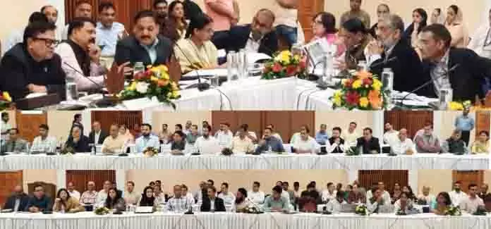 केंद्रीय शिक्षा सचिव ने J&K में शिक्षा परिदृश्य की समीक्षा की केंद्रीय शिक्षा सचिव ने J&K में शिक्षा परिदृश्य की समीक्षा की