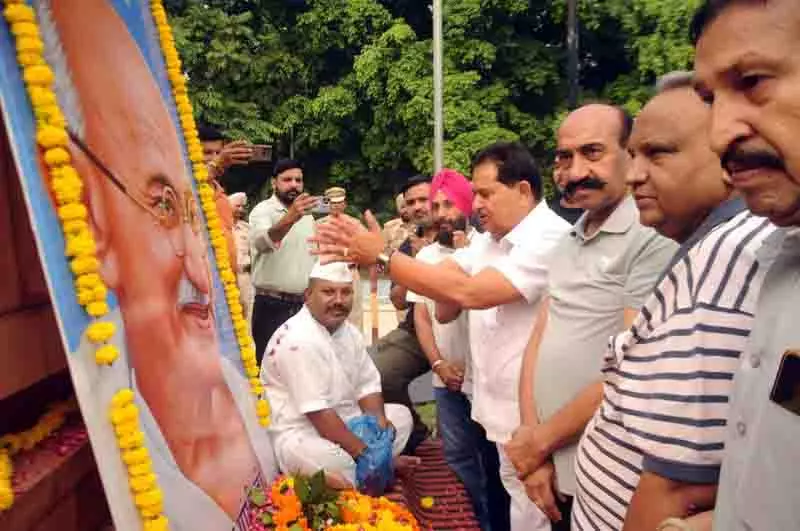 Mahatma Gandhi को उनकी 156वीं जयंती पर श्रद्धांजलि अर्पित की गई Mahatma Gandhi को उनकी 156वीं जयंती पर श्रद्धांजलि अर्पित की गई