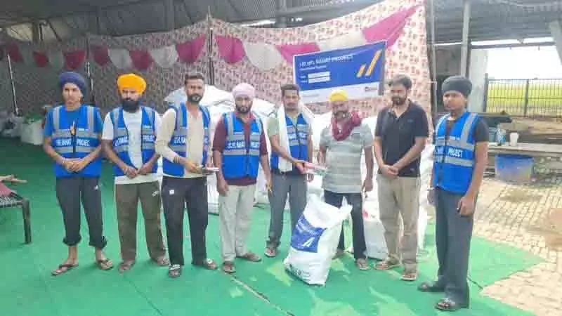 Tarn Taran के निवासी बाढ़ प्रभावित किसानों की मदद के लिए आगे आए Tarn Taran के निवासी बाढ़ प्रभावित किसानों की मदद के लिए आगे आए