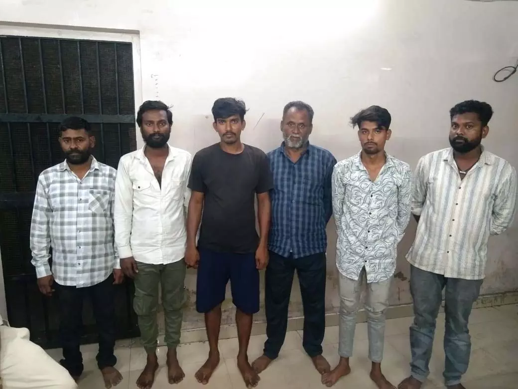 Raipur Breaking: खमतराई पुलिस ने 6 जुआरियों को किया गिरफ्तार Raipur Breaking: खमतराई पुलिस ने 6 जुआरियों को किया गिरफ्तार
