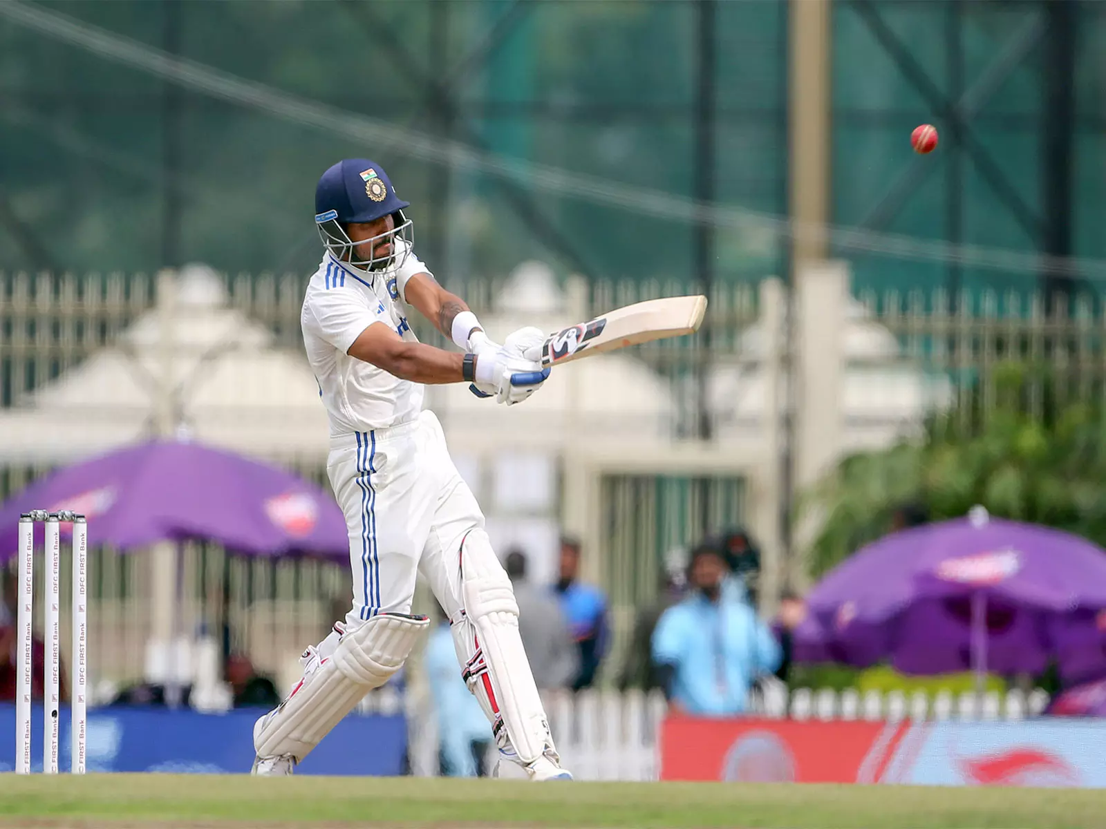 पहले टेस्ट शतक के बाद जुरेल विशेष समूह में शामिल, जडेजा ने धोनी की विशेष उपलब्धि को पूरा किया पहले टेस्ट शतक के बाद जुरेल विशेष समूह में शामिल, जडेजा ने धोनी की विशेष उपलब्धि को पूरा किया