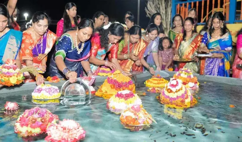 Kansas City में बथुकम्मा उत्सव Kansas City में बथुकम्मा उत्सव
