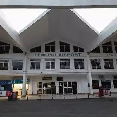 मिजोरम के लेंगपुई हवाई अड्डे का रनवे क्षतिग्रस्त, सभी उड़ानें रद्द मिजोरम के लेंगपुई हवाई अड्डे का रनवे क्षतिग्रस्त, सभी उड़ानें रद्द