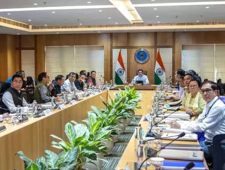 एचआईवी के बढ़ते मामलों पर मुख्यमंत्री पेमा खांडू ने चिंता जताई एचआईवी के बढ़ते मामलों पर मुख्यमंत्री पेमा खांडू ने चिंता जताई