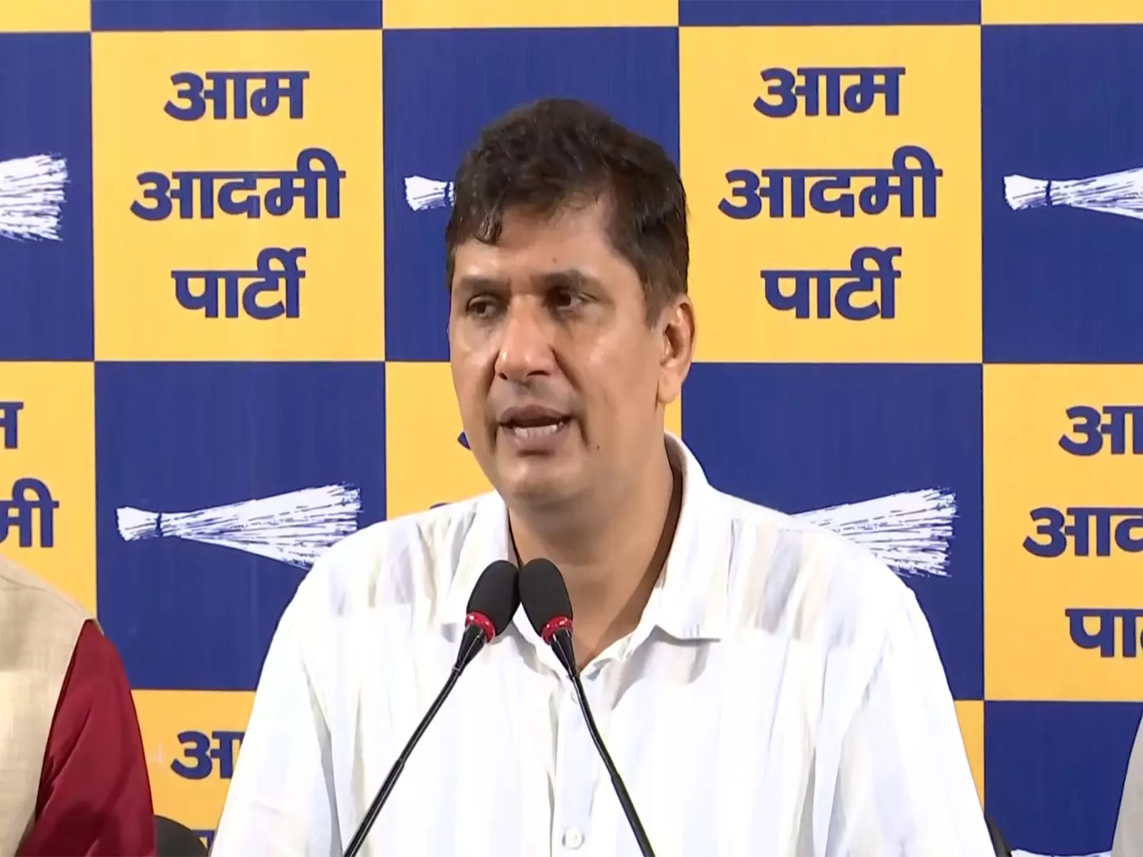 BJP सरकार दिल्ली में स्वास्थ्य सेवा और अस्पताल सुविधाओं का निजीकरण करना चाहती है: सौरभ भारद्वाज BJP सरकार दिल्ली में स्वास्थ्य सेवा और अस्पताल सुविधाओं का निजीकरण करना चाहती है: सौरभ भारद्वाज