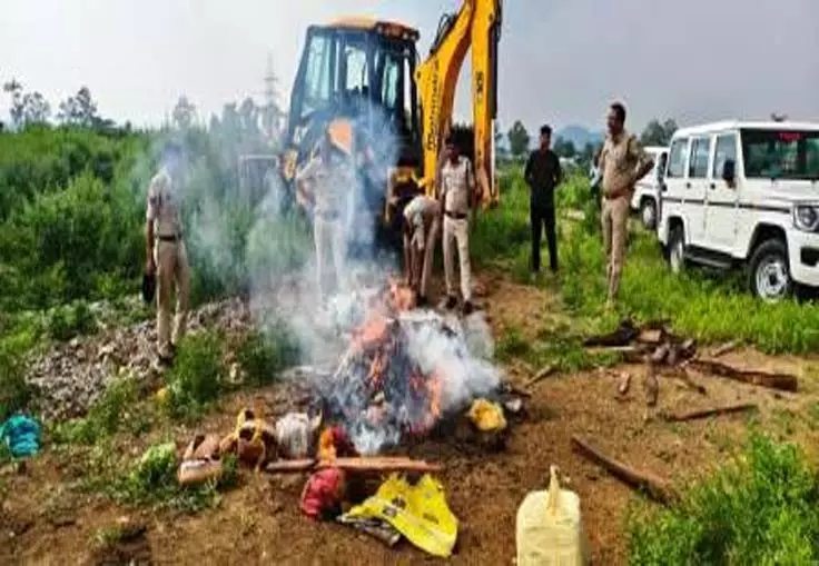 पुलिस अधीक्षक की उपस्थिति में भारी मात्रा में मादक पदार्थों का किया गया नष्टीकरण पुलिस अधीक्षक की उपस्थिति में भारी मात्रा में मादक पदार्थों का किया गया नष्टीकरण