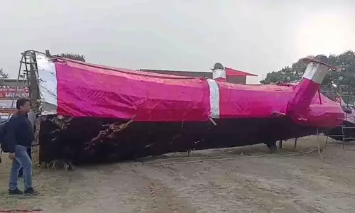 Panipat: दहन से पहले ही ढह गया रावण, मचा हड़कंप Panipat: दहन से पहले ही ढह गया रावण, मचा हड़कंप