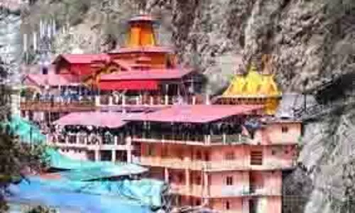 Uttarkashi: यमुनोत्री धाम के कपाट भाई दूज के पावन अवसर पर शीतकाल के लिए बंद कर दिए जाएंगे Uttarkashi: यमुनोत्री धाम के कपाट भाई दूज के पावन अवसर पर शीतकाल के लिए बंद कर दिए जाएंगे