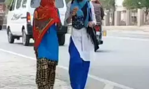 सामने से गुजर रही लड़कियों को देखकर फिल्म खलनायक का गाना गाया, मनचला अरेस्ट सामने से गुजर रही लड़कियों को देखकर फिल्म खलनायक का गाना गाया, मनचला अरेस्ट