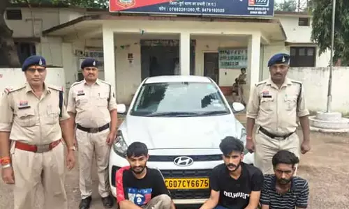 कार से अफीम बरामद, भिलाई नगर में तीन तस्कर गिरफ्तार कार से अफीम बरामद, भिलाई नगर में तीन तस्कर गिरफ्तार