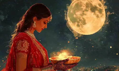 Karwa Chauth 2025: पहली बार करवा चौथ का व्रत रख रही हैं तो इन गलतियों से बचें