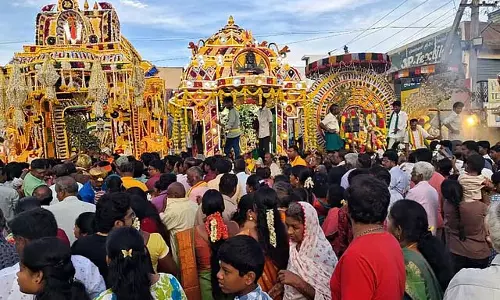 कृष्णगिरि में नवरात्रि उत्सव संपन्न: 14 मंदिरों की रथ यात्रा कृष्णगिरि में नवरात्रि उत्सव संपन्न: 14 मंदिरों की रथ यात्रा