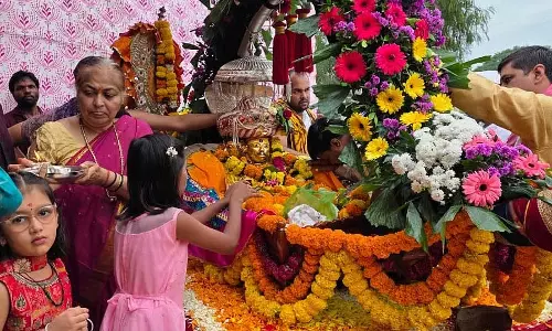 Nashik : त्र्यंबकेश्वर में पारंपरिक सिमोल्घना जुलूस के साथ दशहरा मनाया गया