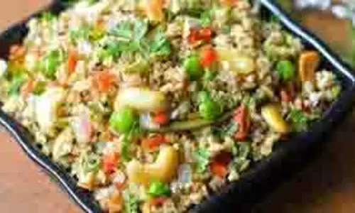 Vegetable Upma : इस बार नाश्ते में बनाइए टेस्टी वेजिटेबल उपमा