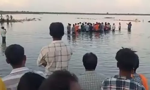 MP : दुर्गा देवी प्रतिमा विसर्जन के दौरान हादसा, महिलाओं और बच्चों समेत 14 लोगों की मौत MP : दुर्गा देवी प्रतिमा विसर्जन के दौरान हादसा, महिलाओं और बच्चों समेत 14 लोगों की मौत