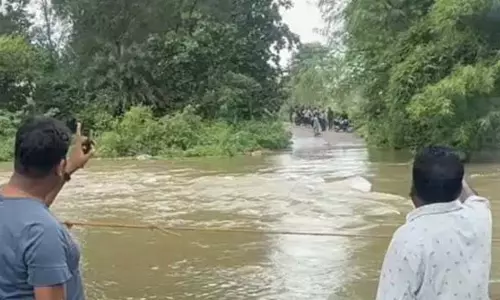 गरियाबंद में नदी-नाले उफान पर, कई गांव टापू में तब्दील, बिजली भी गुल